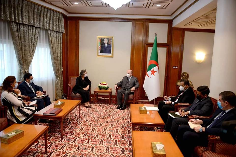 الوزير الأول الجزائري يستقبل  وزيرة الصناعة  التونسية